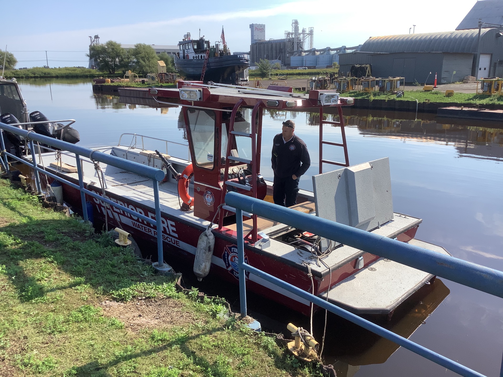 2007 SVI 26 ft Fire Boat w/ 2007 Eagle T/A Trailer