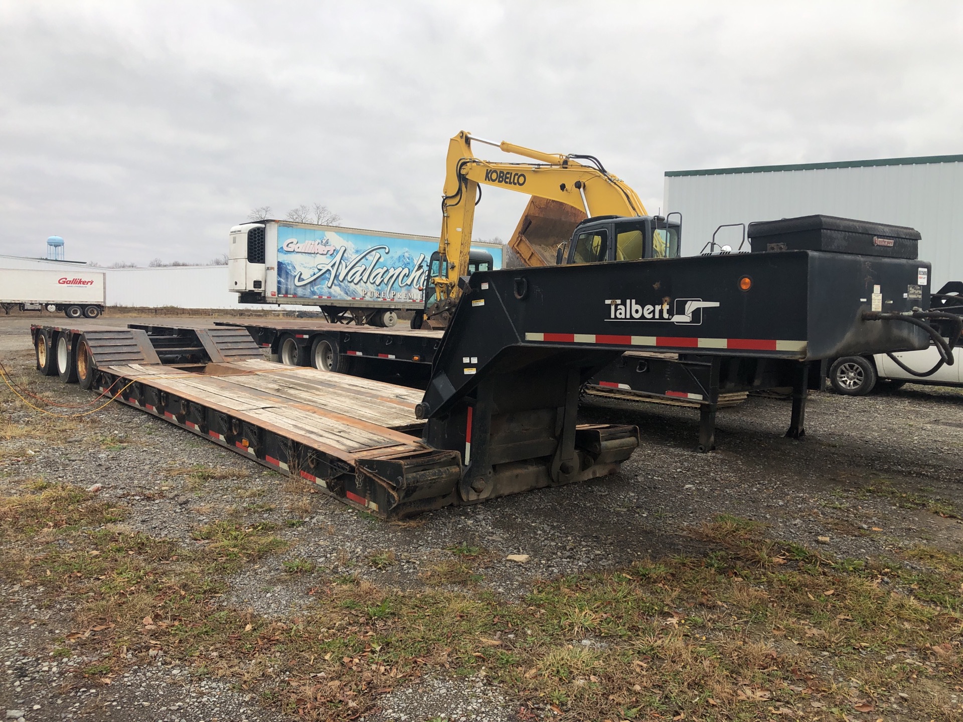 1995 Talbert T3DW-60-HRG-1-T1 144340 lb Tri/A Removable Gooseneck Lowboy Trailer