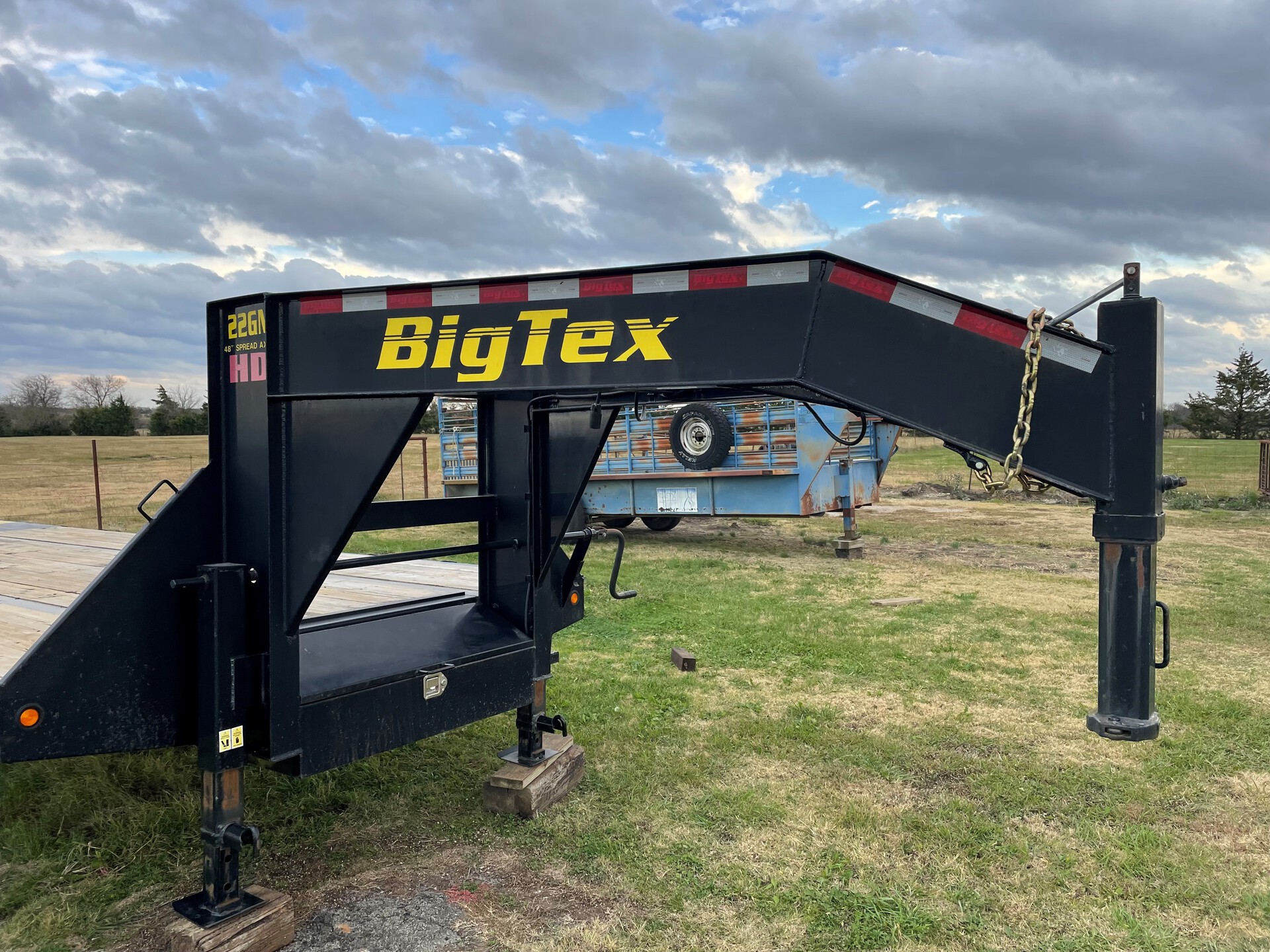2014 BigTex 22GN-25BK+5 Equipment Trailer