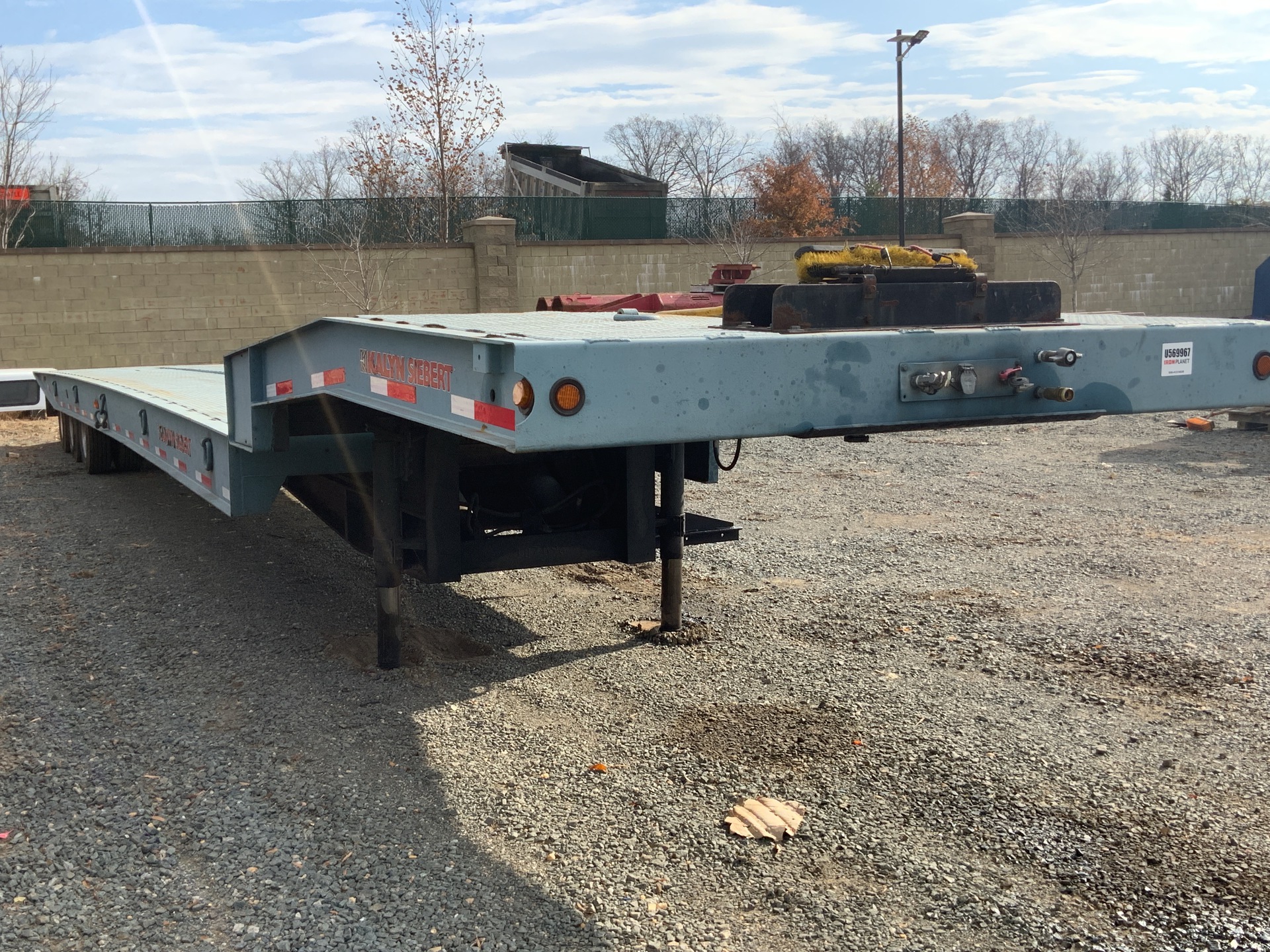 2004 Kalyn/Siebert Sliding Axle Trailer