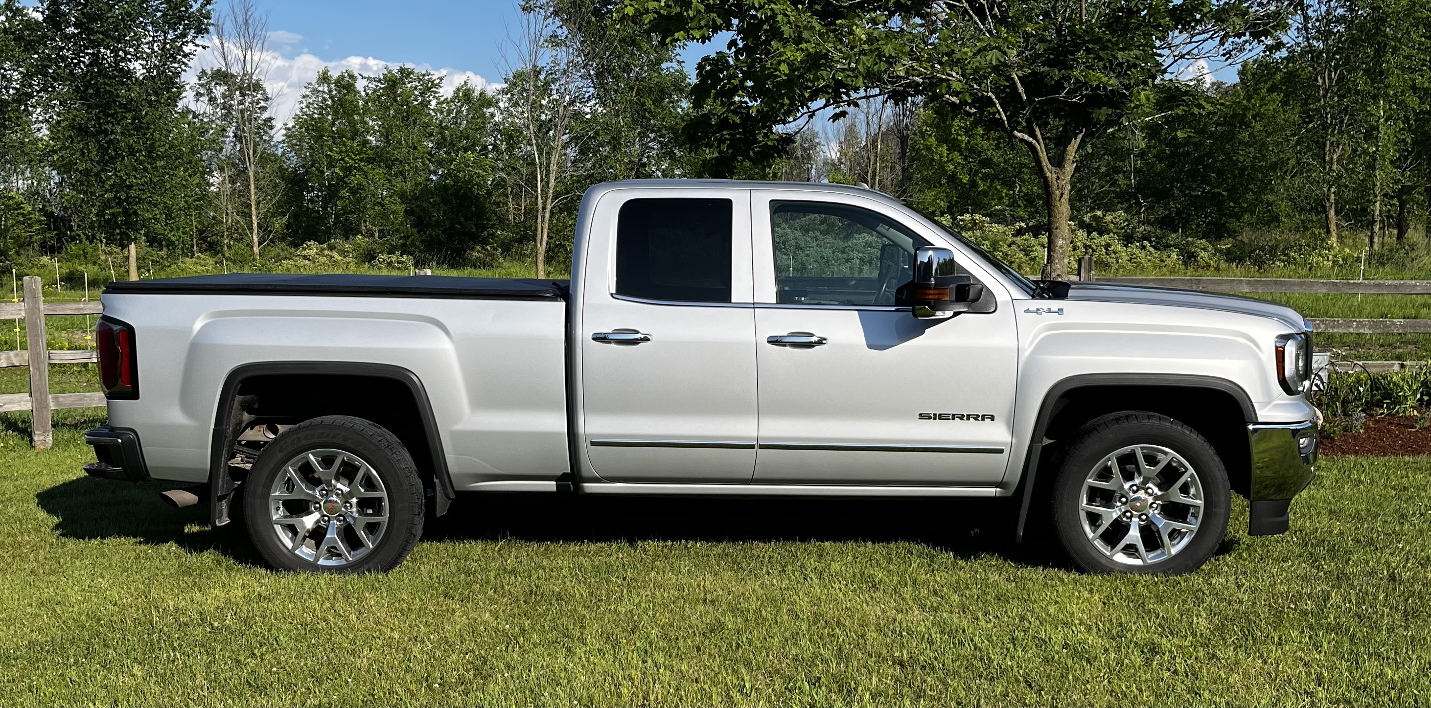 2017 GMC Sierra 1500 SLT w/ Max Trailering Package