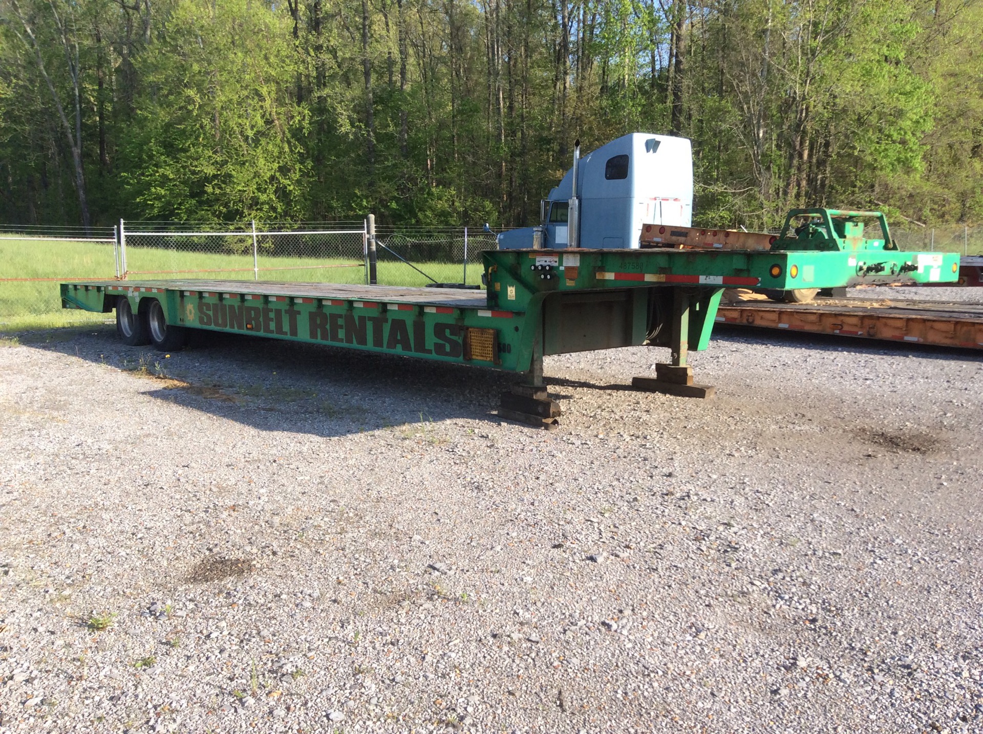 2013 Trail King TK70HT-482 87,760 lb 48 ft T/A Hydraulic Tail Trailer