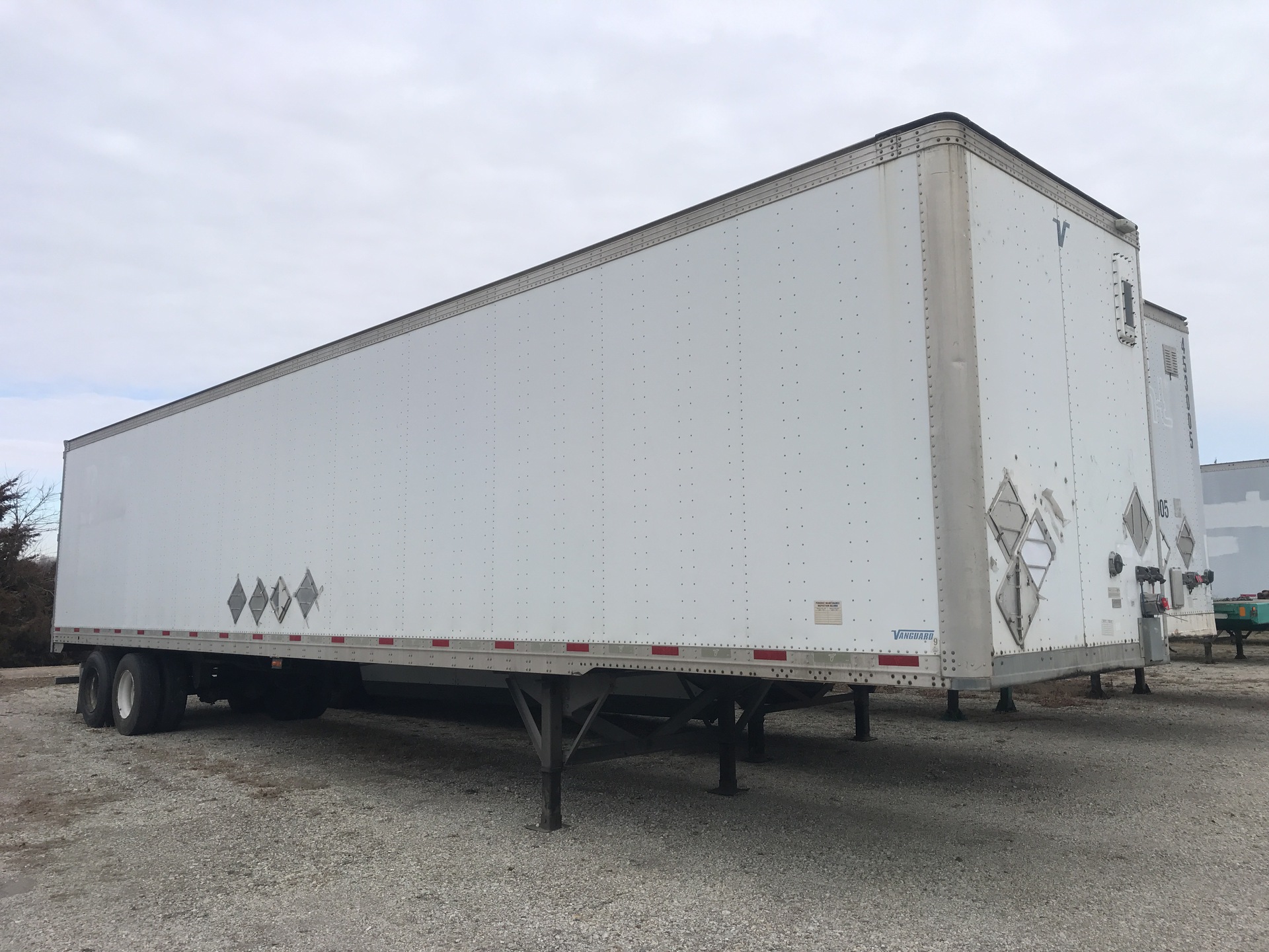 2009 Vanguard 48 ft T/A Van Trailer