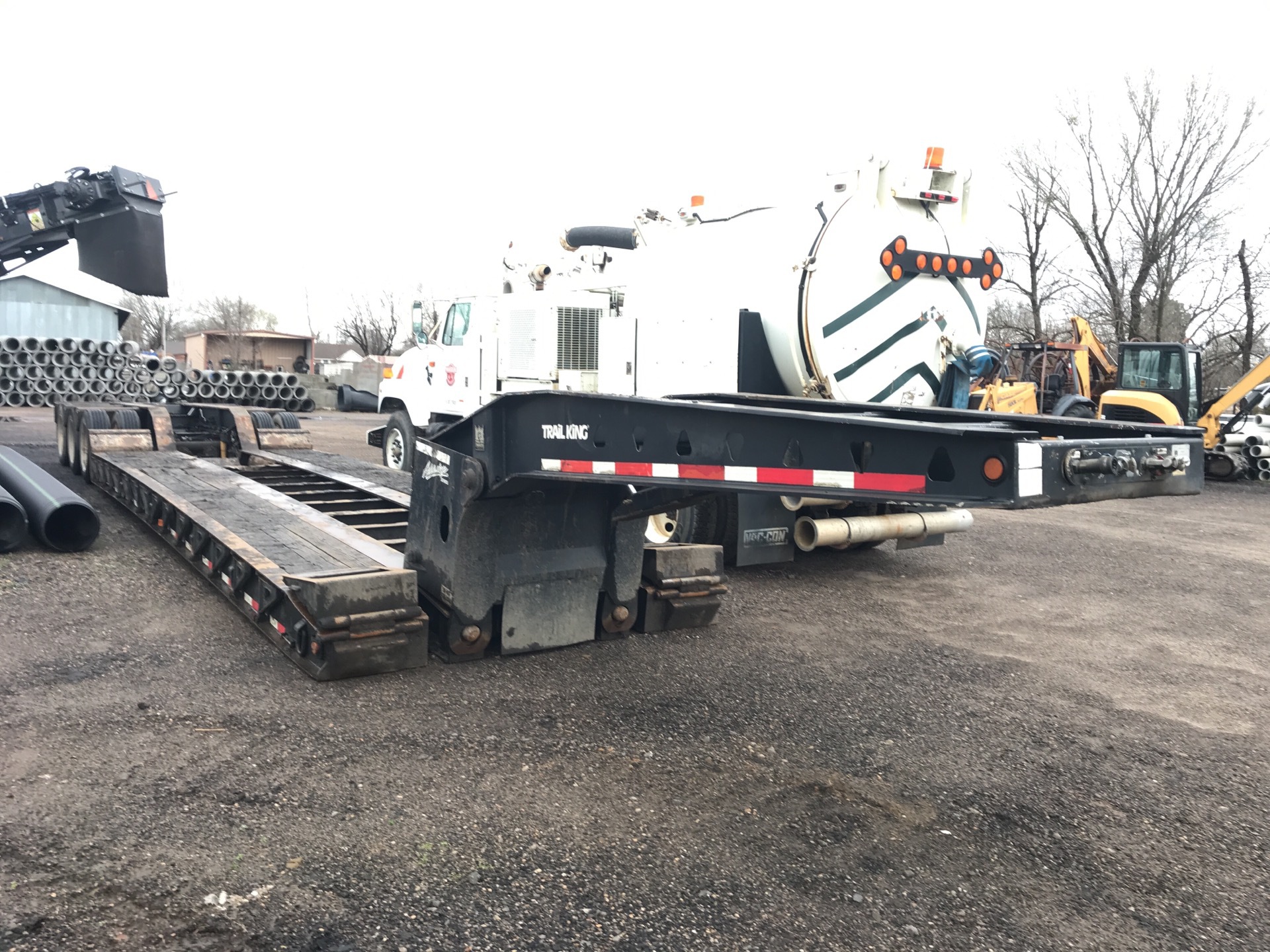 2005 Trail King TK110HDG-533 27 ft Tri/A Removable Gooseneck Lowboy Trailer