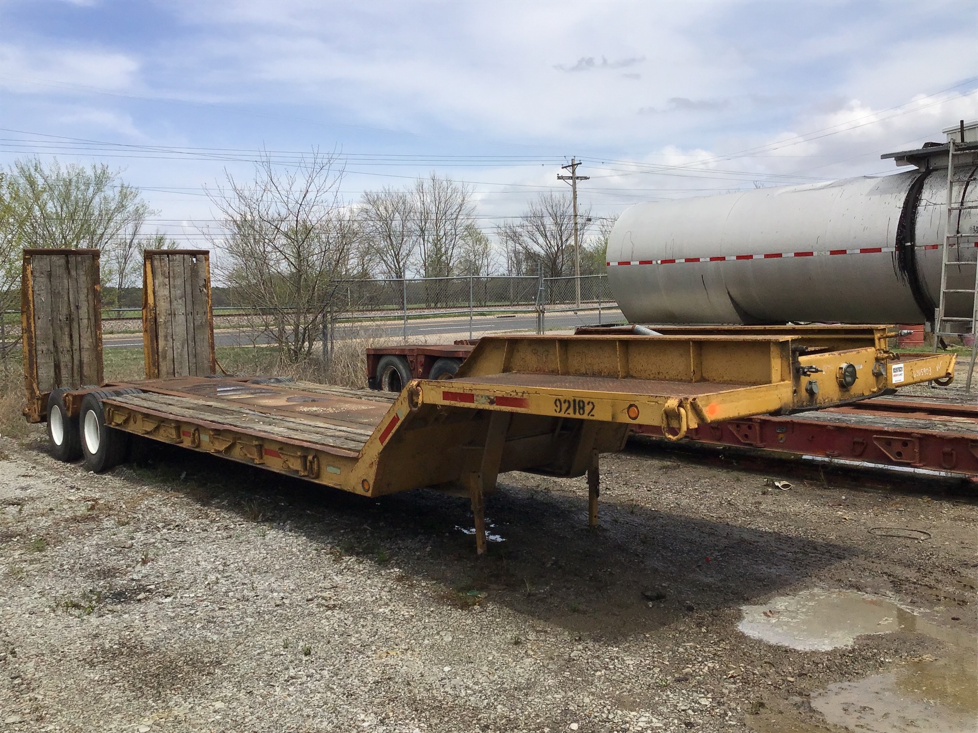 1976 Hyster C25TA 16 ft T/A Lowboy Trailer